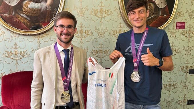 Visita Pietro Riva_06_2024 (1) L'albese Pietro Riva incontra il sindaco di Alba dopo la medaglia d’argento agli Europei di Roma 1