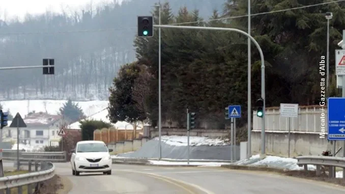 Il semaforo “assassino” che macina multe lungo la provinciale 929
