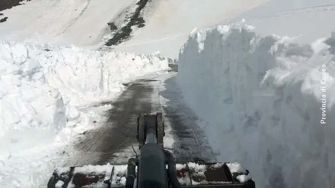 Colli alpini ancora innevati. La provincia lavora sull'Agnello e sulla Lombarda 1
