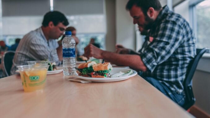 Per i piemontesi la pausa pranzo è sacra: 9 su 10 la fanno con regolarità