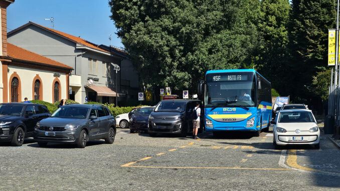 Alba: nella giungla urbana del parcheggio selvaggio (FOTO)