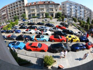 Alba: piazza San Paolo "invasa" da sessanta Porsche per un raduno benefico 1