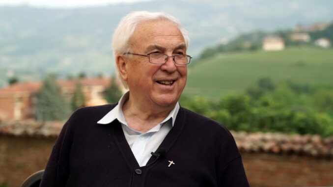 Sabato il funerale di don Romano Serra, parroco emerito di Calosso e Piana del Salto