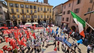 IN DIRETTA DA ALBA / Seguiamo la manifestazione contro il caporalato in Langa 1