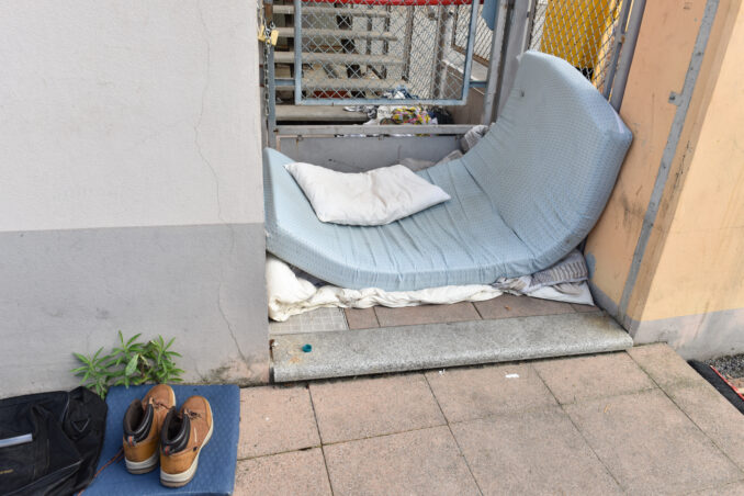 (L'INCHIESTA) Anche chi lavora oggi si rivolge alla Caritas 1