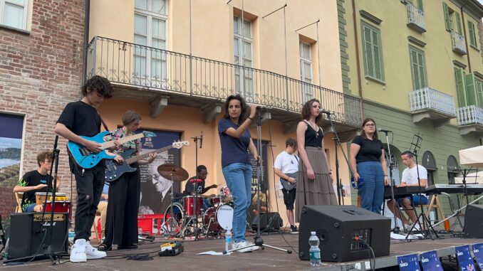 Martedì 23 luglio, Stone and roses, concerto del Jumble music lab nel cortile della Maddalena