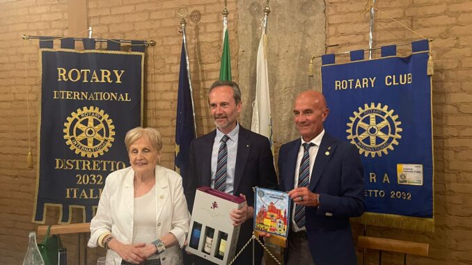 Visita del governatore Rotary al Club di Bra, il presidente Peisino premiato 1