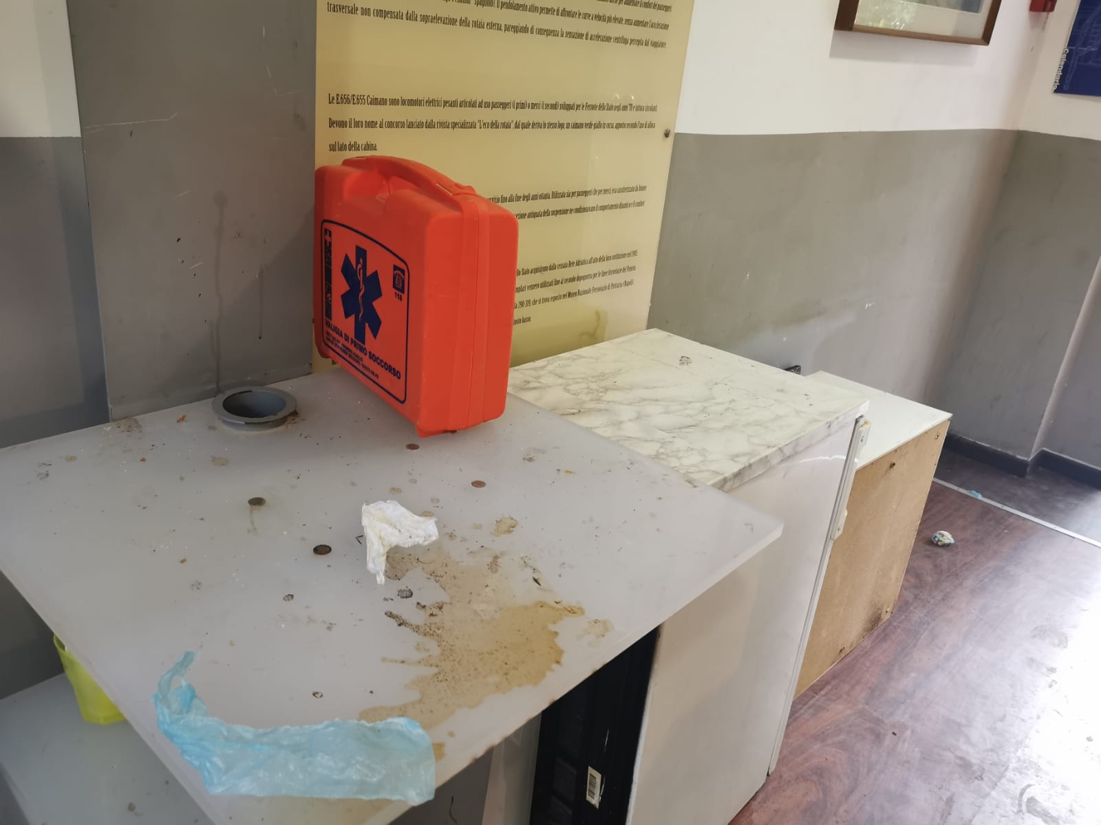 Nella notte blitz dei Carabinieri al fabbricato accanto alla stazione 4