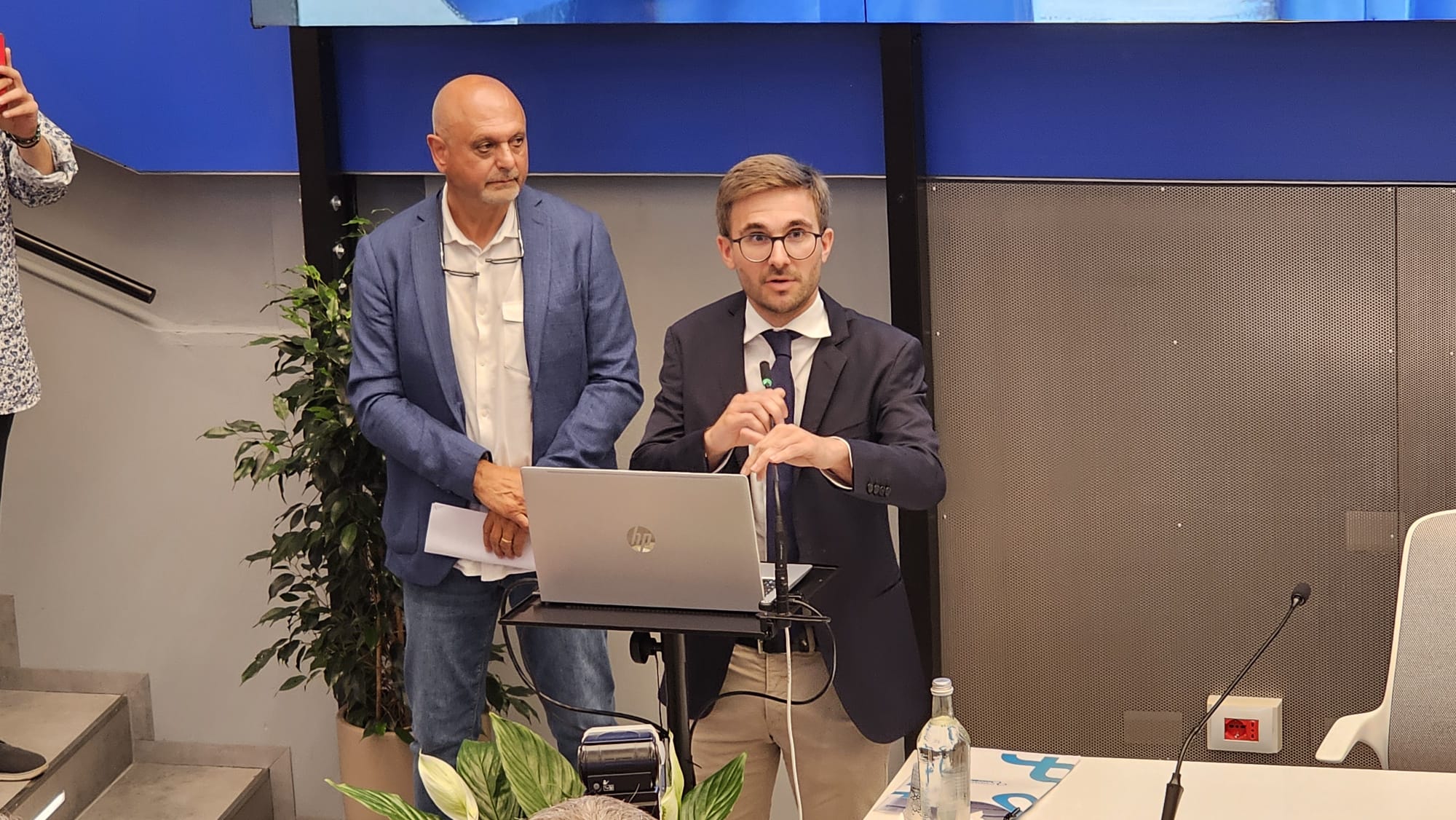 È in corso la cerimonia del premio Ci prendiamo cura di te con Recalcati 3