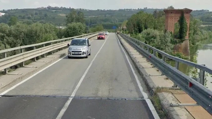 Ponte sul Tanaro a Pollenzio, a fine mese verrà rifatto l'asfalto
