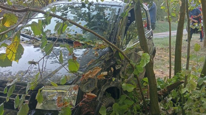 Auto fuori strada a Feisoglio, nessun ferito