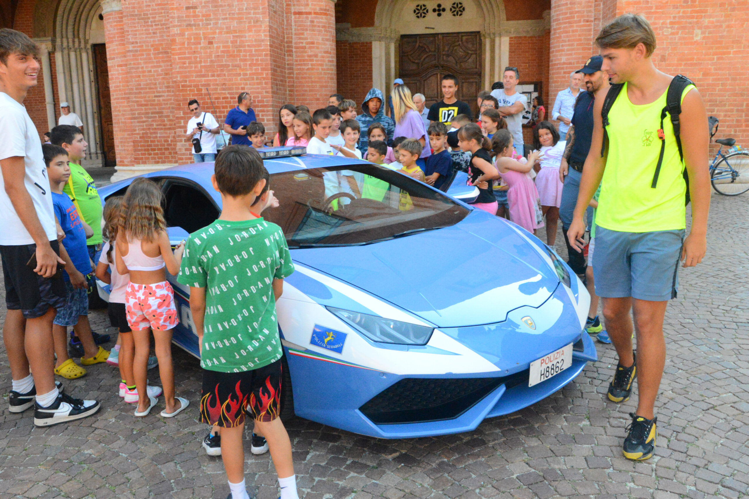 Il pullman della Polizia stradale arriva ad Alba domani, venerdì 30 agosto
