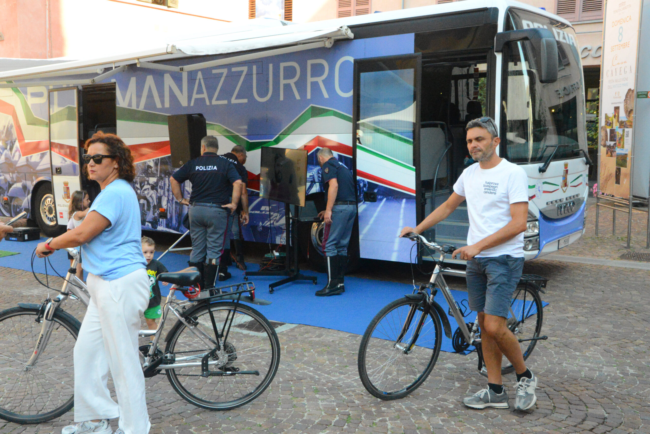 Il pullman della Polizia stradale arriva ad Alba domani, venerdì 30 agosto 2