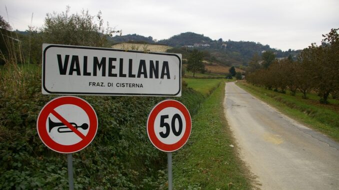 In frazione Valmellana di Cisterna d'Asti, sabato sera, si cena e si balla sotto le stelle
