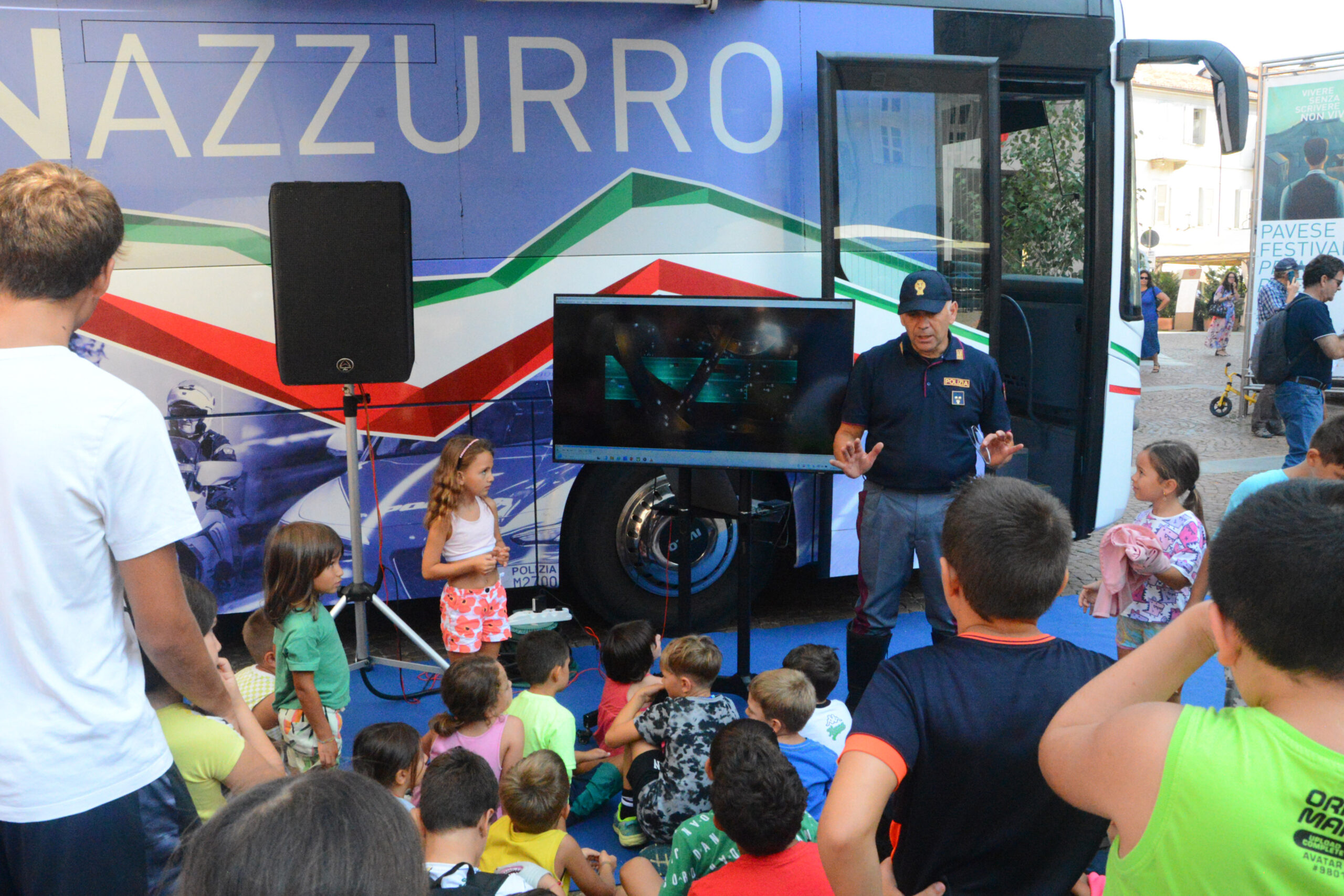 Il pullman della Polizia stradale arriva ad Alba domani, venerdì 30 agosto 5
