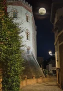 La Luna piena più grande e luminosa nascosta dalle nuvole 2