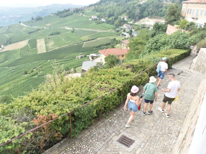 Partita la Mangialonga a La Morra. Le foto 2