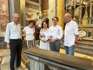 Il segretario dell'Accademia di Francia ammira la chiesa di Santa Chiara a Bra