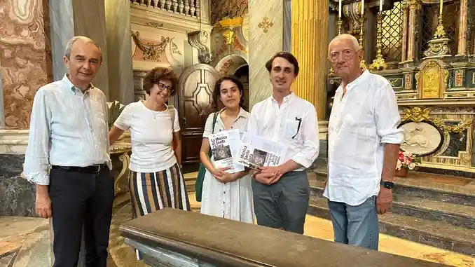 Il segretario dell'Accademia di Francia ammira la chiesa di Santa Chiara a Bra
