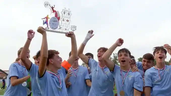 Alba dei campioni: il torneo di calcio giovanile va alla Lazio che batte l'Inter ai rigori