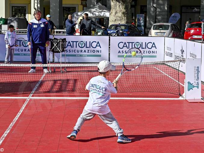 Festa in piazza Alfieri per 250 bambini con Panatta, Lucchetta e Graziani 1