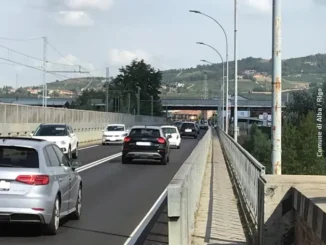 Ponte sul Tanaro ad Alba, i rilievi per la passerella continuano senza chiudere il traffico