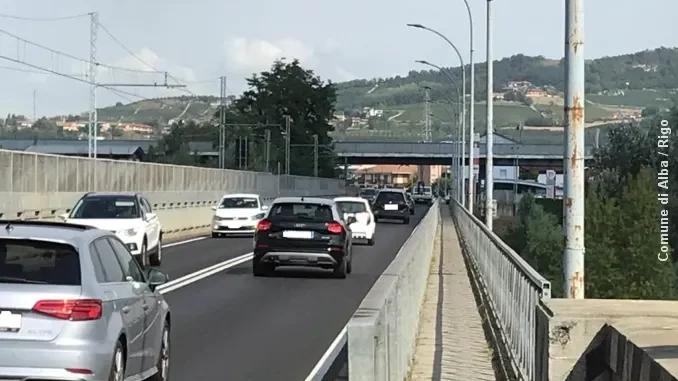 Ponte sul Tanaro ad Alba, i rilievi per la passerella continuano senza chiudere il traffico