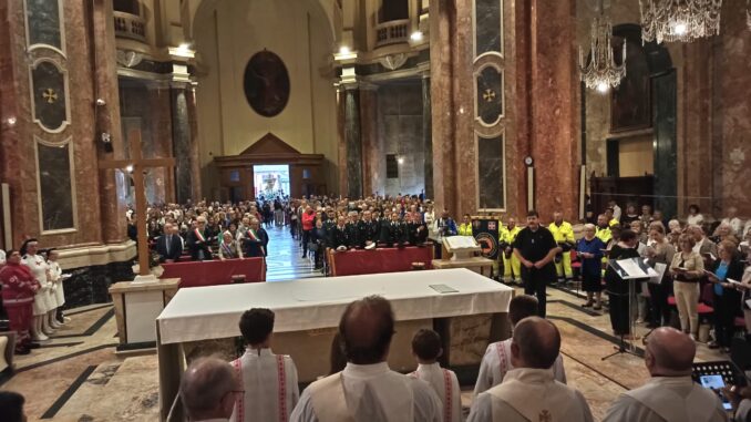 Si chiude la festa della Madonna dei Fiori, un grande afflusso di fedeli al Santuario, la pioggia ferma la processione, non la preghiera 11