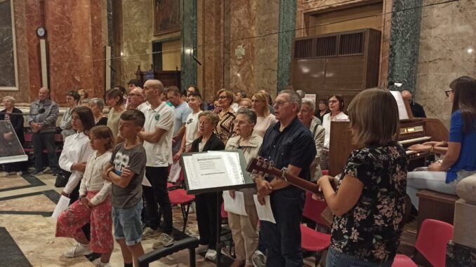 Si chiude la festa della Madonna dei Fiori, un grande afflusso di fedeli al Santuario, la pioggia ferma la processione, non la preghiera 1