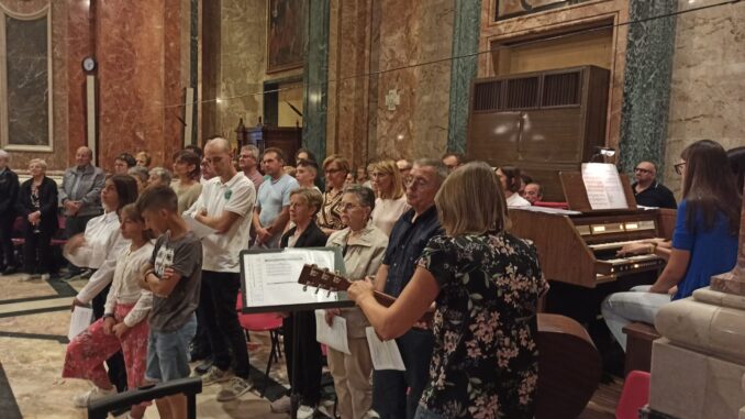 Si chiude la festa della Madonna dei Fiori, un grande afflusso di fedeli al Santuario, la pioggia ferma la processione, non la preghiera