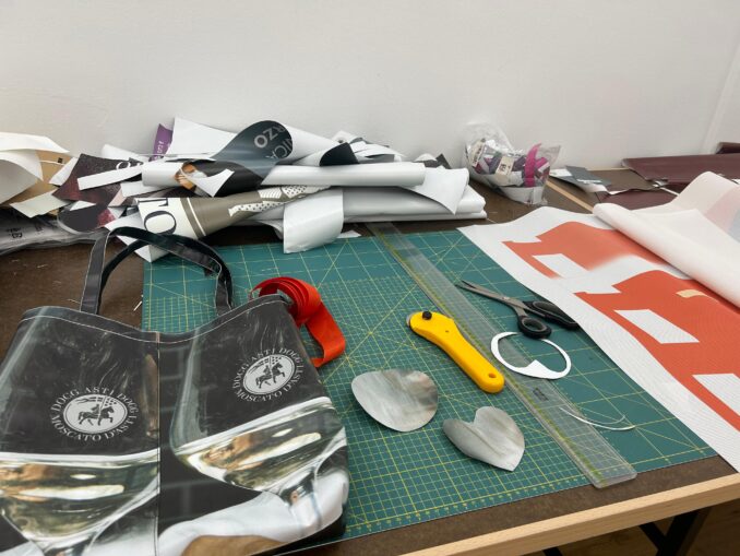 Una macchina da cucire contro lo spreco con il progetto Slow bag 7