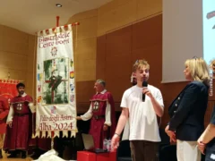 Presentato ad Alba il drappo del Palio degli asini 2024 3