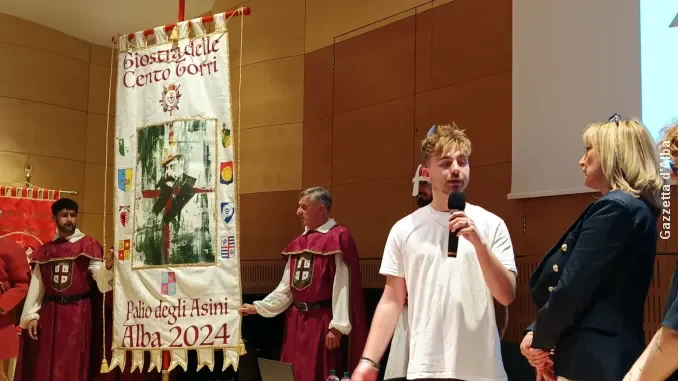 Presentato ad Alba il drappo del Palio degli asini 2024 3