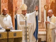 Madonna dei fiori, grande afflusso di fedeli. La pioggia ferma la processione, non la preghiera 5