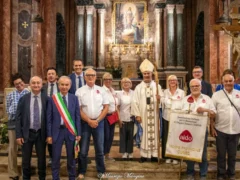 Madonna dei fiori, grande afflusso di fedeli. La pioggia ferma la processione, non la preghiera 6