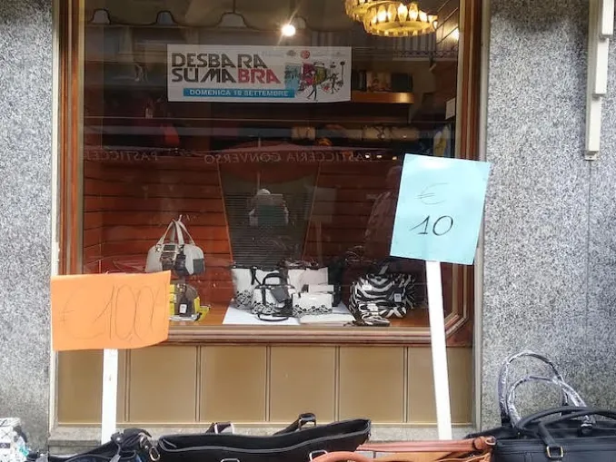 Oggi a Bra i negozi propongono le rimanenze con Desbarasuma e stasera c'è Pro loco in città