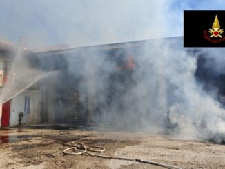 Incendio a un deposito di rotoballe di Fossano 2