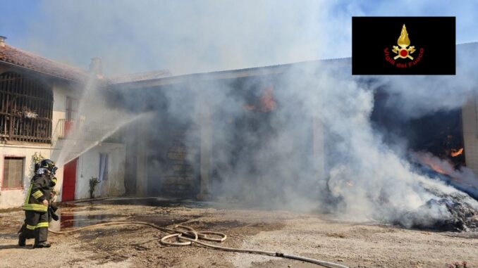 Incendio a un deposito di rotoballe di Fossano 2