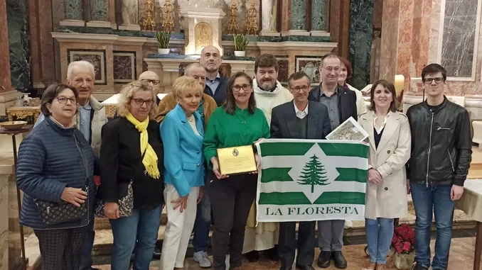 la floresta madonna fiori2 Anche La Floresta in Uruguay prega la Madonna dei fiori 1