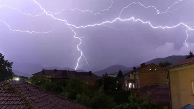 Maltempo in arrivo: ad Alba, Bra, Langhe e Roero l'allerta sarà gialla, in alcune zone del Piemonte si arriva al livello arancione
