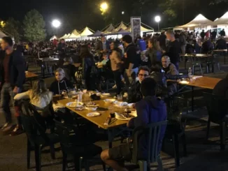 Oggi a Bra i negozi propongono le rimanenze con Desbarasuma e stasera c'è Pro loco in città 1