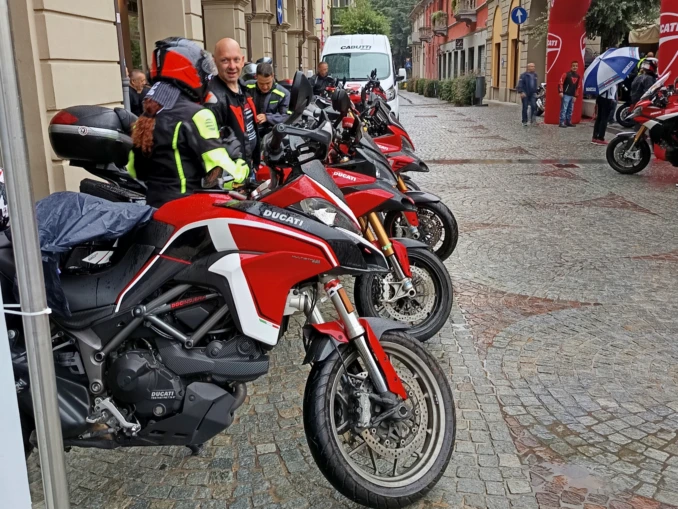 Raduno Ducati Desmolanghe, tappa ad Alba per l'aperitivo 2