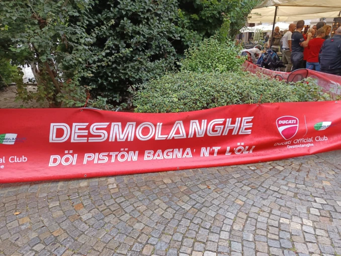 Raduno Ducati Desmolanghe, tappa ad Alba per l'aperitivo