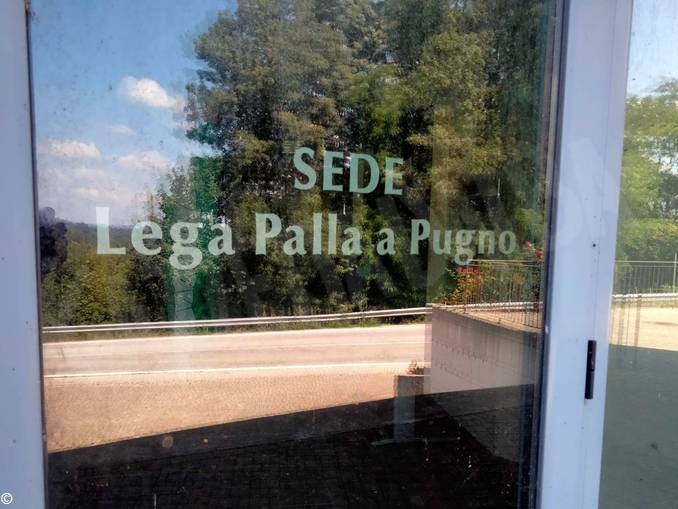 La sede fantasma della Lega delle società di balon accanto ai resti dello sferisterio coperto 2