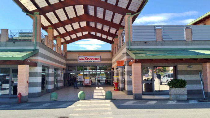 Il supermercato di Ceresole è chiuso per cambio di gestione, ma la spesa si fa on-line