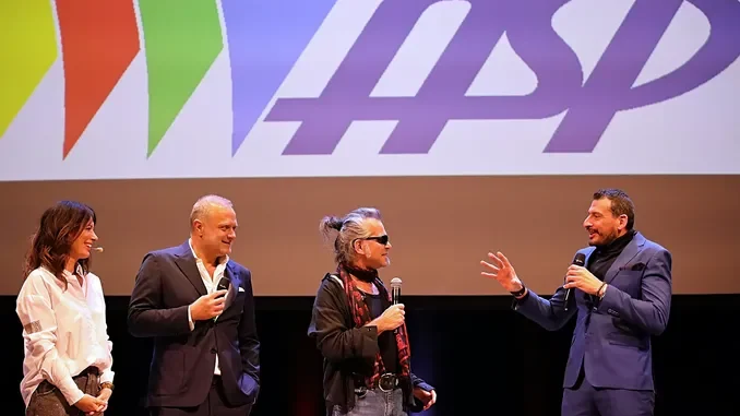 Cinquanta anni di Asti servizi pubblici festeggiati sul palco del teatro Alfieri