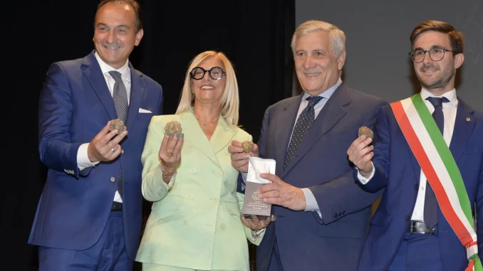 Alberto-Cirio-Liliana-Allena-Antonio-Tajani-Alberto-Gatto-e-alcuni-tartufi-02-scaled Ente fiera: oggi scade il bando comunale per candidarsi come presidente