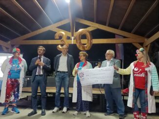 Il borgo Patin e tesor ha festeggiato i 30 anni del gruppo Sbandieratori e musici