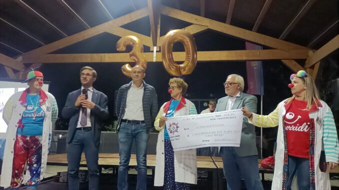 Il borgo Patin e tesor ha festeggiato i 30 anni del gruppo Sbandieratori e musici