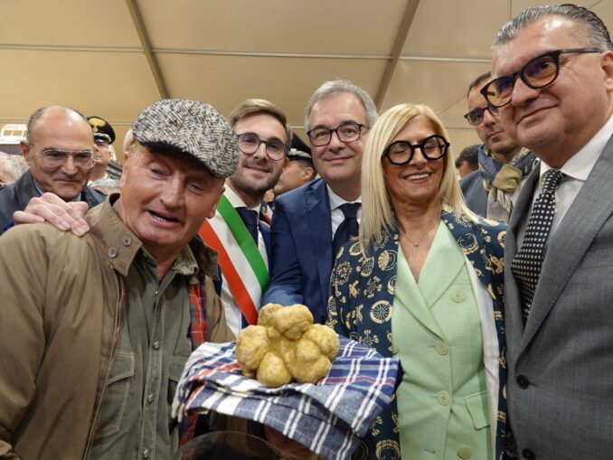 La 94ª edizione della Fiera internazionale del Tartufo banco d’Alba inaugurata dal vicepremier e ministro degli Esteri Antonio Tajani 4